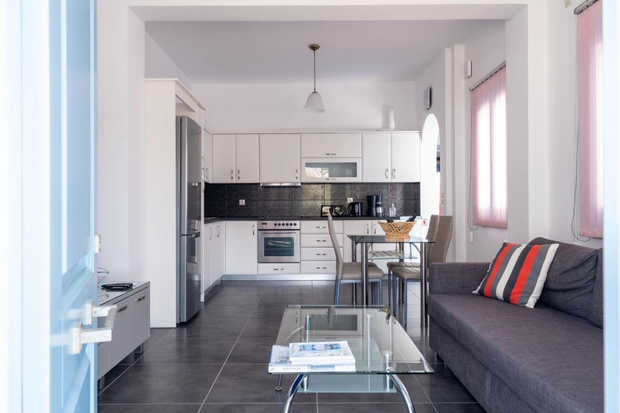 Adelphi Apartament Perissa (Santorini)
