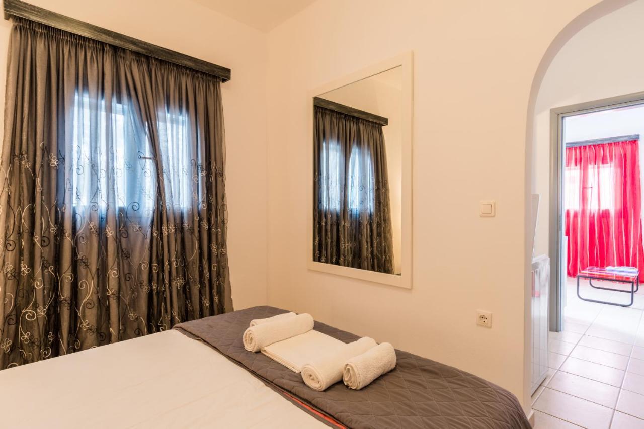 Adelphi Apartment Perissa (Santorini)