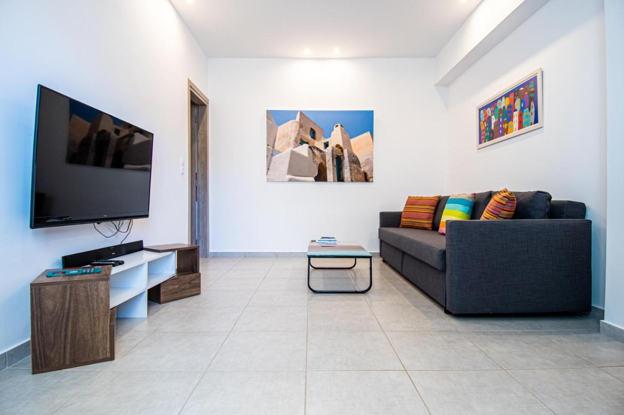 Adelphi Apartment Perissa (Santorini)
