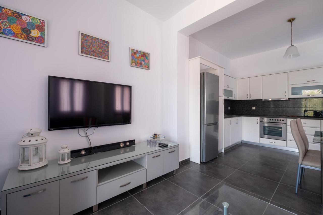 Adelphi Apartment *