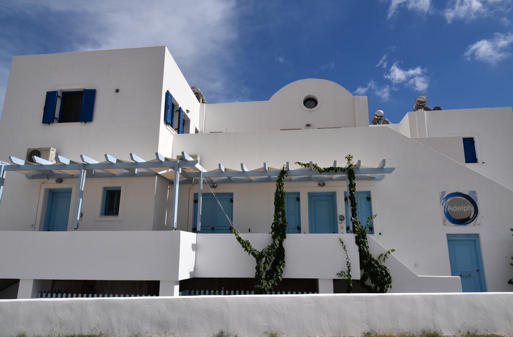 Adelphi Perissa (Santorini)