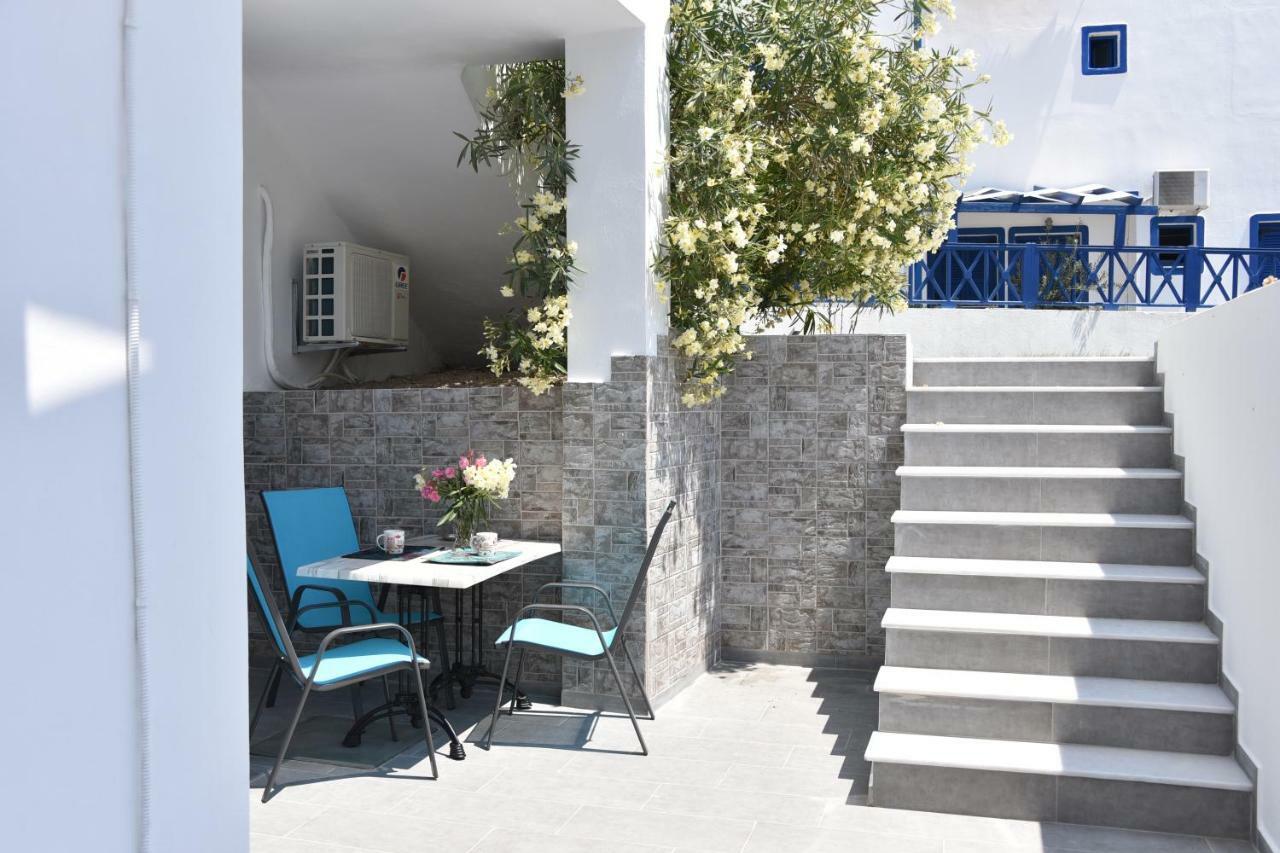 Adelphi Perissa (Santorini)